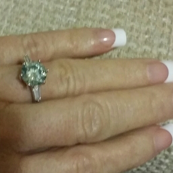 2.65 Carat VVS1 Ice Blue Round Cut Moissanite Ring - Picture 6 of 8